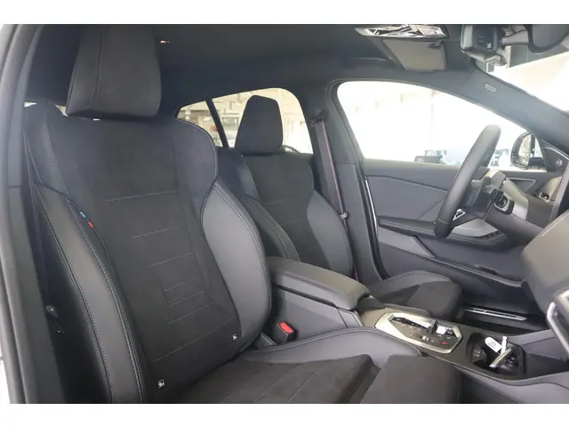 BMW 1 Serie 123 xDrive 5-deurs 2025 Benzine 8