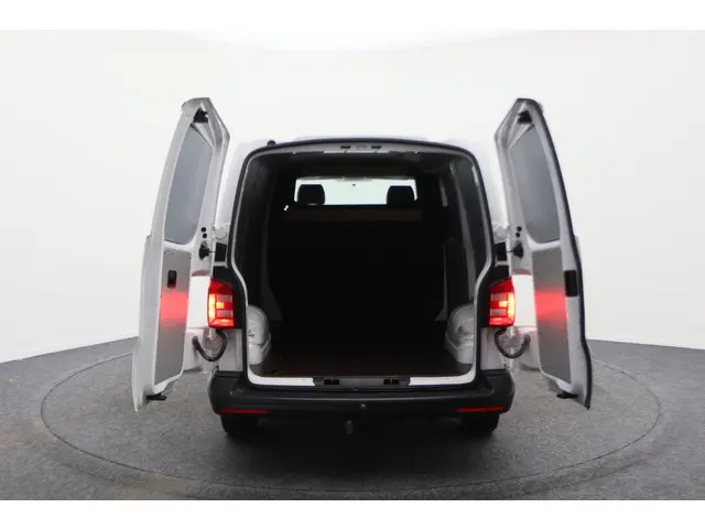 Volkswagen Transporter 2.0 TDI DSG L1H1 2017 Diesel 13