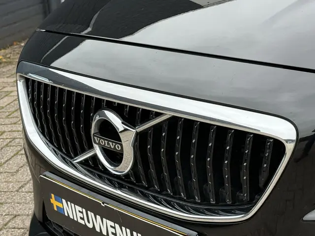 Volvo V40 Cross Country 2.0 T3 Momentum 2017 Benzine 19