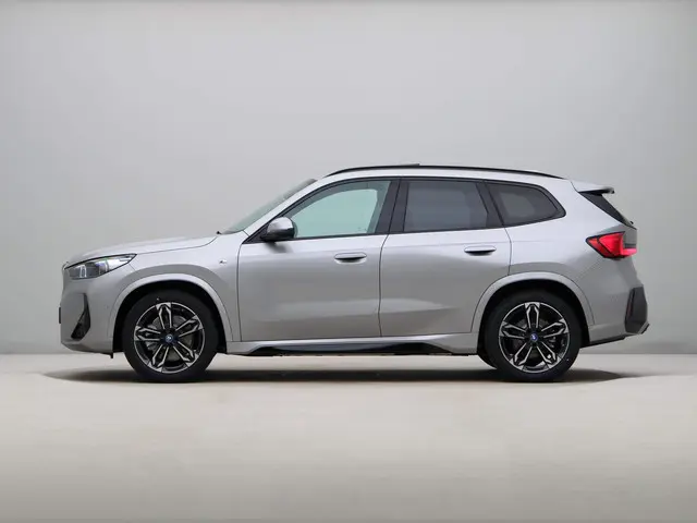 BMW iX1 xDrive30 67 kWh 2025 Elektrisch 12