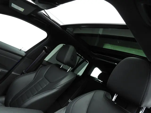 BMW 3 Serie Touring 320i 2024 Benzine 25