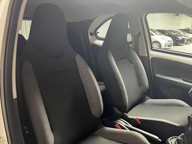 Toyota Aygo X 1.0 VVT-i MT first 2023 Benzine 13