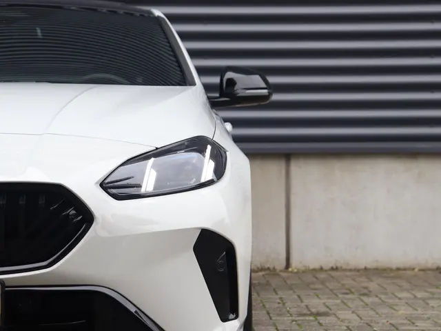 BMW 1 Serie 5-deurs 120 2025 Benzine 33