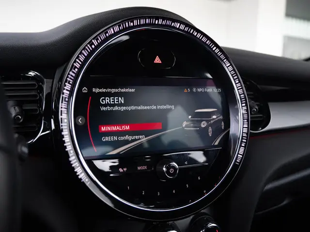 MINI 5-Deurs Cooper 2022 Benzine 22