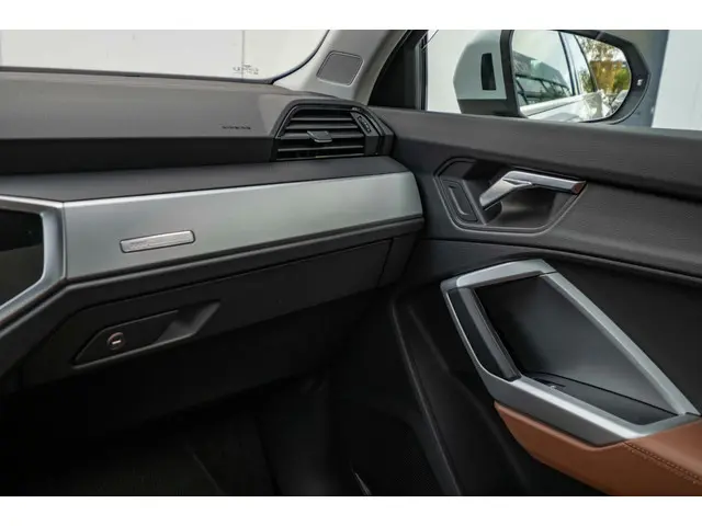 Audi Q3 35 TFSI S edition|PANO|LEER|CAMERA 2019 Benzine 44