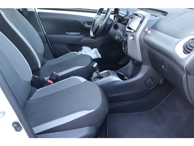 Toyota Aygo 1.0 VVT-i x-play 2020 Benzine 10