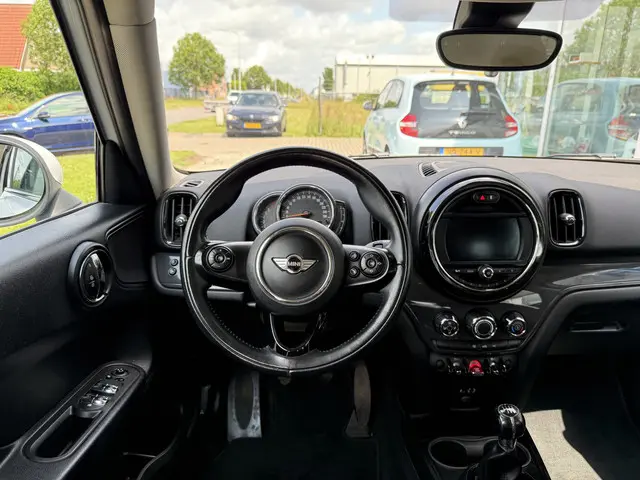 MINI Countryman Mini 1.5 One 2017 Benzine 17