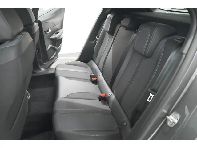 Peugeot 2008 PureTech 130 EAT8 Allure 2023 Benzine 31