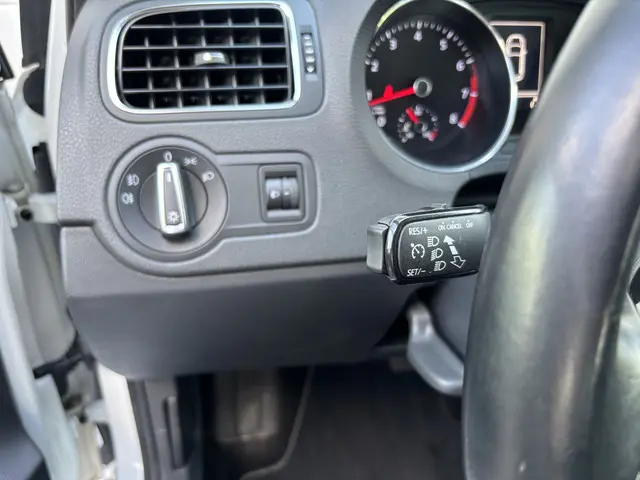 Volkswagen Polo 1.2 TSI Highline 2016 Benzine 16