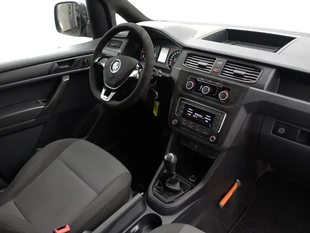 Volkswagen Caddy 2.0 TDI Euro 6 L1 R Line- 2017 Diesel 6