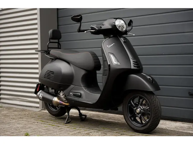 Vespa GTS 300 HPE Nieuw Mod Arrow 2024 2024 Benzine 4
