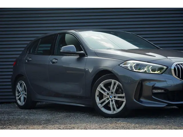 BMW 1 Serie 118i High Executive 2021 Benzine 41