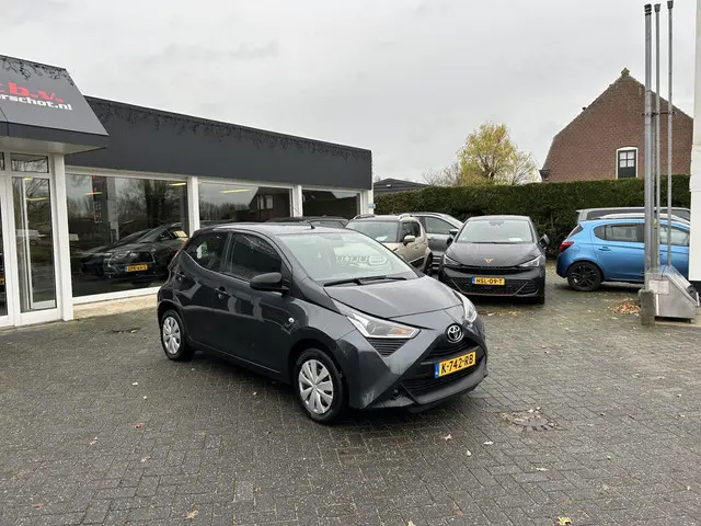Toyota Aygo 1.0 VVT-i x-fun 2021 Benzine 2