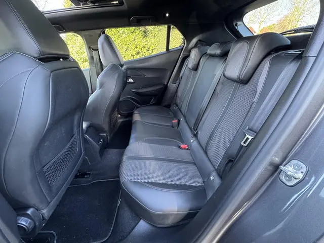Peugeot 2008 1.2 PureTech GT-Line 2020 Benzine 23