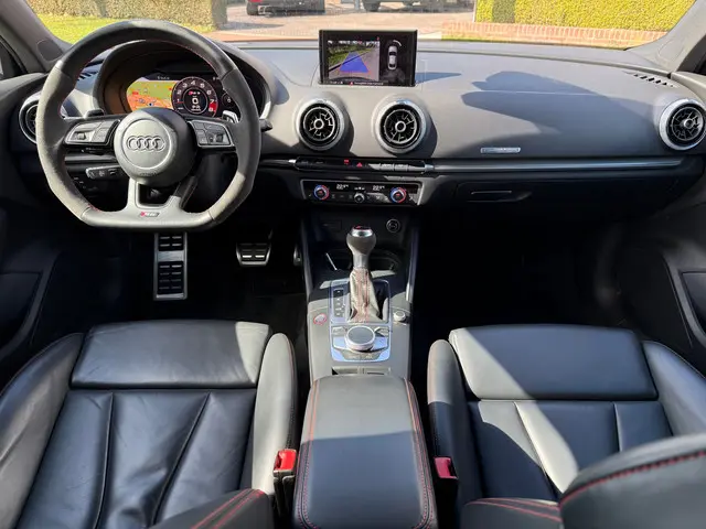 Audi RS3 A3 Limousine 2.5 TFSI quattro 2018 Benzine 13