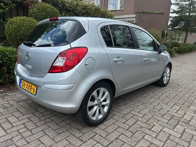 Opel Corsa 1.4-16V Anniversary Edition 2012 Benzine 6