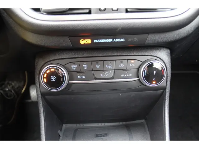 Ford Fiesta 1.0 EcoBoost Hybride Titanium 2023 Benzine 17