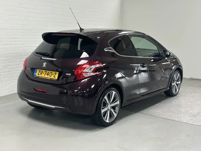 Peugeot 208 1.6 THP XY 2013 Benzine 12