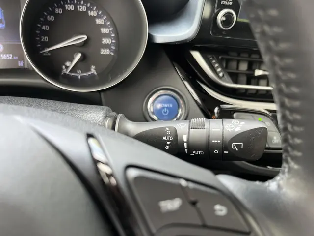 Toyota C-HR 1.8 Hybrid Dynamic 2020 Hybride Benzine 35
