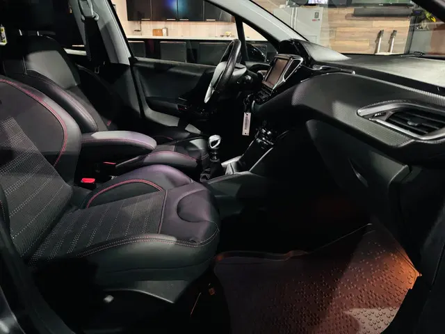 Peugeot 208 1.2 PureTech GT-Line 2019 Benzine 34