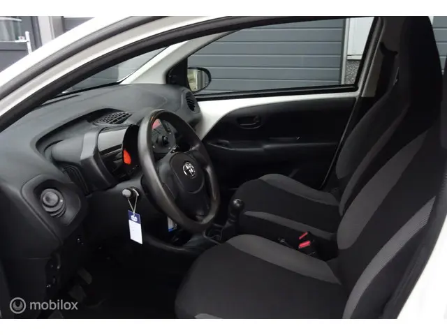 Toyota Aygo 1.0 VVT-i x CRUISE CONTROL|AIRCO 2016 Benzine 10
