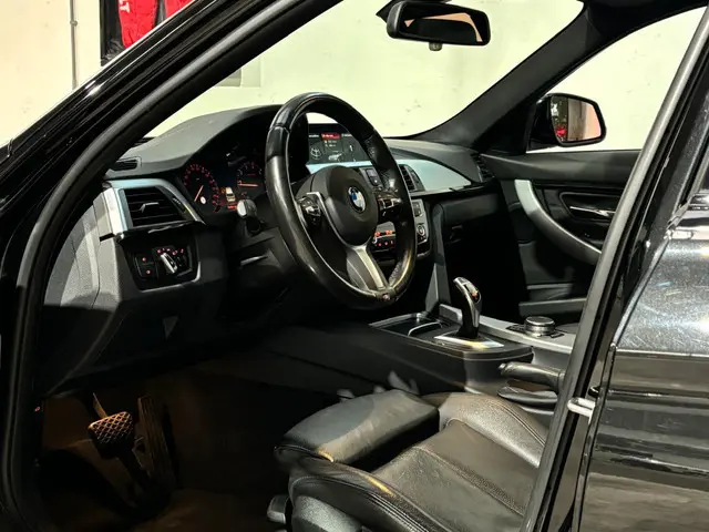 BMW 3 Serie Touring 320i M Sport Edition 2019 Benzine 6