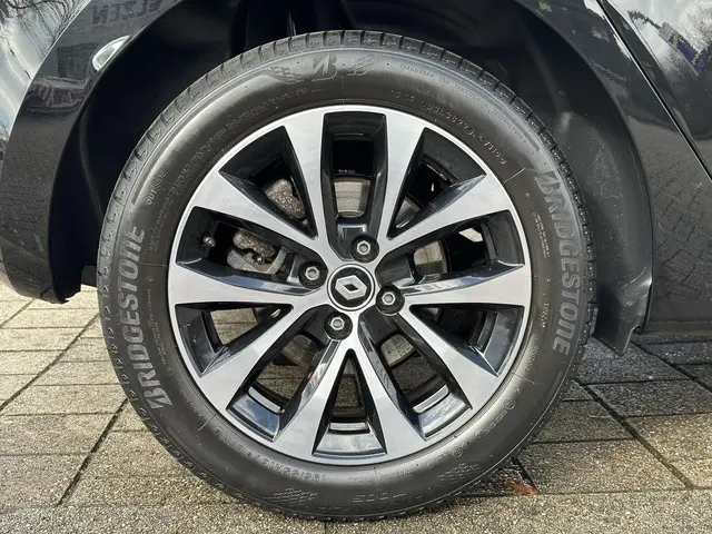 Renault Clio TCe 90 Techno 2023 Benzine 37