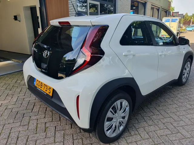 Toyota Aygo X 1.0 VVT-i MT play 2024 Benzine 11