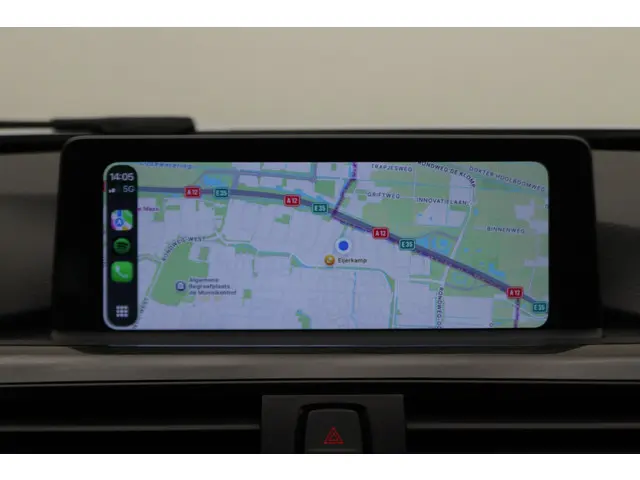 BMW 3 Serie 320i High Executive 2015 Benzine 39