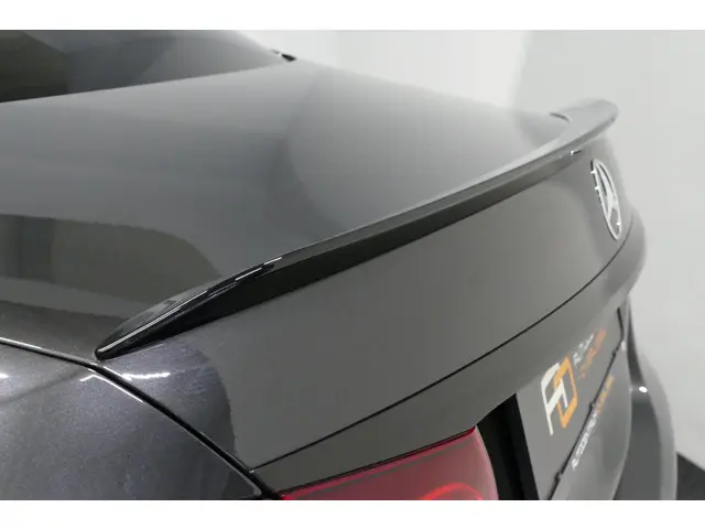 Mercedes-Benz E-Klasse 200 AMG Line 2020 Benzine 16