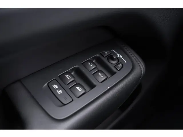 Volvo XC60 B5 Plus Dark 2023 Benzine 40
