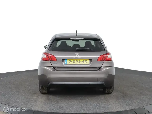 Peugeot 308 1.2 e-THP nw. revisie motor. 2014 Benzine 2