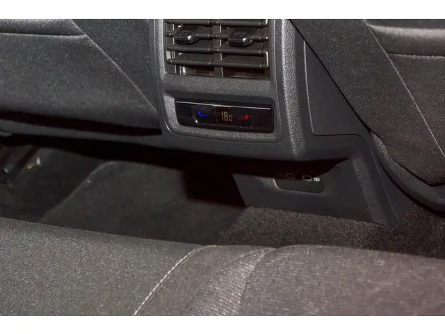 Volkswagen Golf 1.5 TSI Life Business 2022 Benzine 52