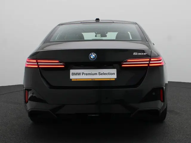 BMW 5 Serie Sedan 530e 2024 Hybride Benzine 5
