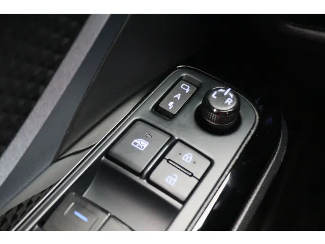 Toyota C-HR 1.8 Hybrid Dynamic 2020 Hybride Benzine 30