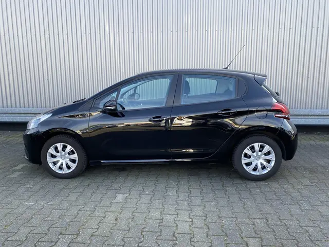 Peugeot 208 1.2 PureTech Blue Lease 2016 Benzine 9