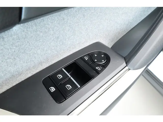 Mazda MX-30 e-SkyActiv 145 36 kWh 2021 Elektrisch 4