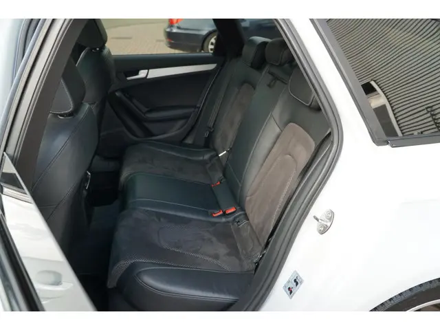 Audi A4 Avant 1.8 TFSI S-LINE PANORAMADAK 2015 Benzine 16