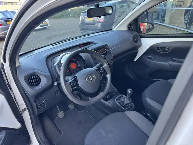 Toyota Aygo 1.0 VVT-i X-Fun, Bluetooth 2019 Benzine 4