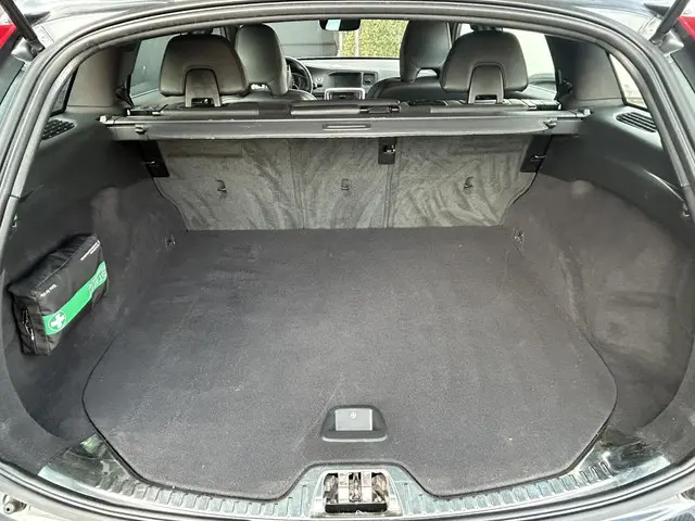 Volvo V60 1.5 T3 R-Design 2016 Benzine 18