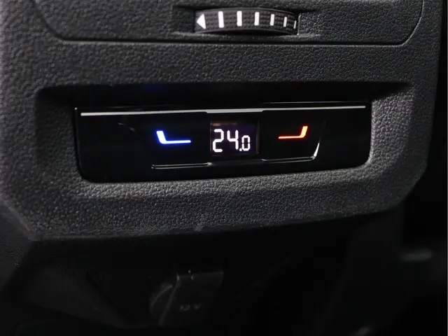 Volkswagen Touran 1.5 TSI Highline 7-zits 2023 Benzine 31