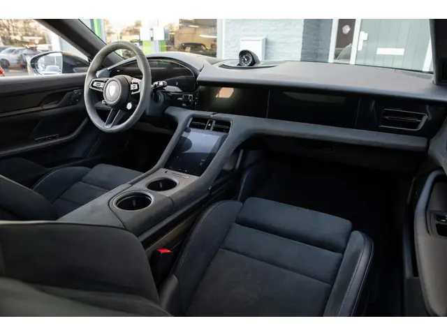 Porsche Taycan Sport Turismo GTS 93 kWh 2023 Elektrisch 19