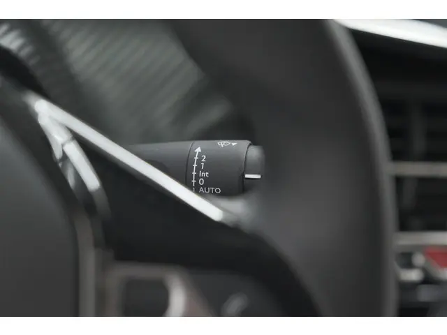 Peugeot 208 PureTech 100 Allure 2024 Benzine 30