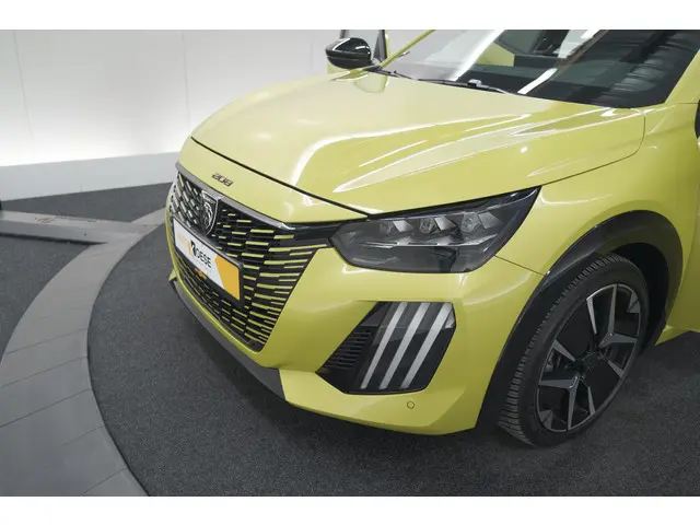 Peugeot 208 Hybrid 136 e-DCS6 GT 2024 Hybride Benzine 17