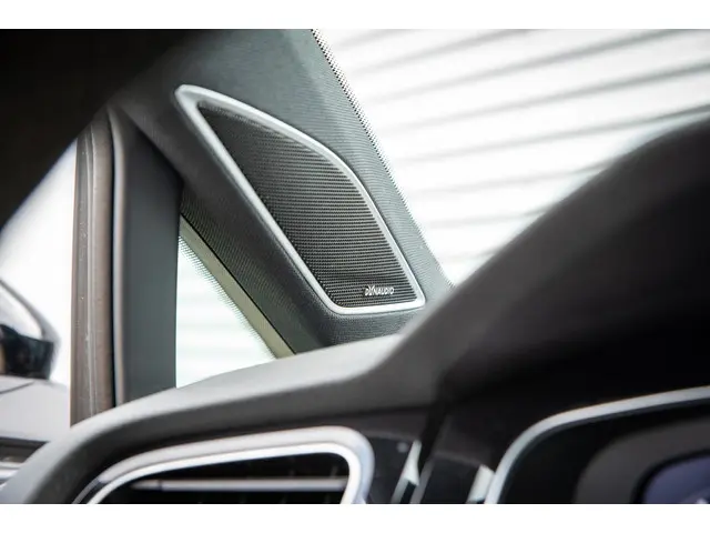 Volkswagen Golf 2.0 TSI 4Motion R 2017 Benzine 24