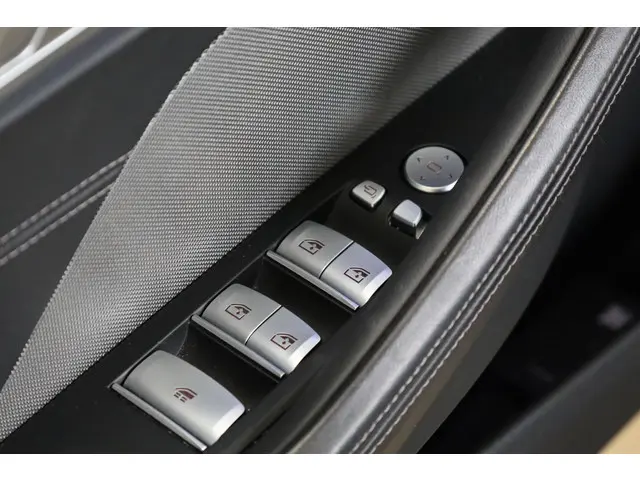 BMW 8 Serie Cabrio 840i 2023 Benzine 26