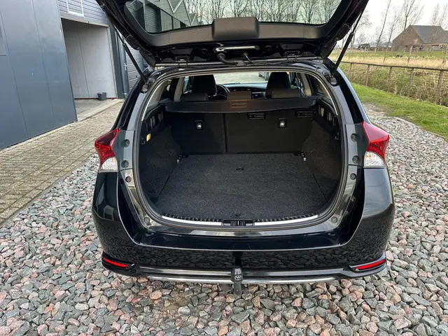 Toyota Auris 1.8 Hybrid Dynamic Go 2018 Hybride Benzine 13