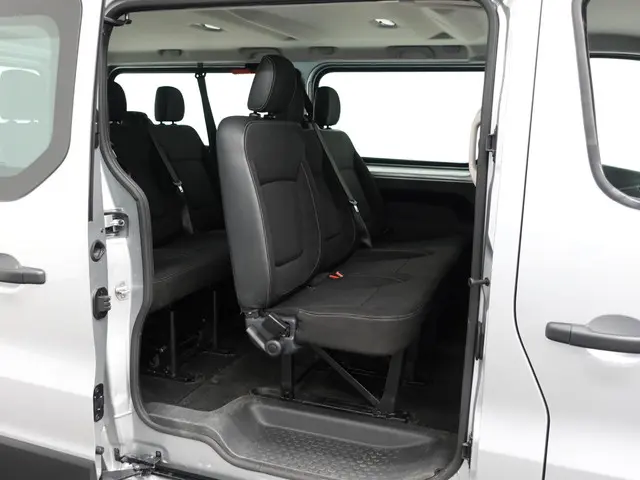 Renault Trafic Passenger 2.0 dCi 120 L2H1 2019 Diesel 35