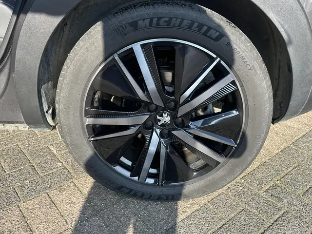 Peugeot 3008 1.6 HYbrid 225 GT 2023 Hybride Benzine 12