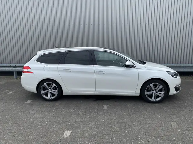 Peugeot 308 SW 1.2 e-THP Première 2014 Benzine 11